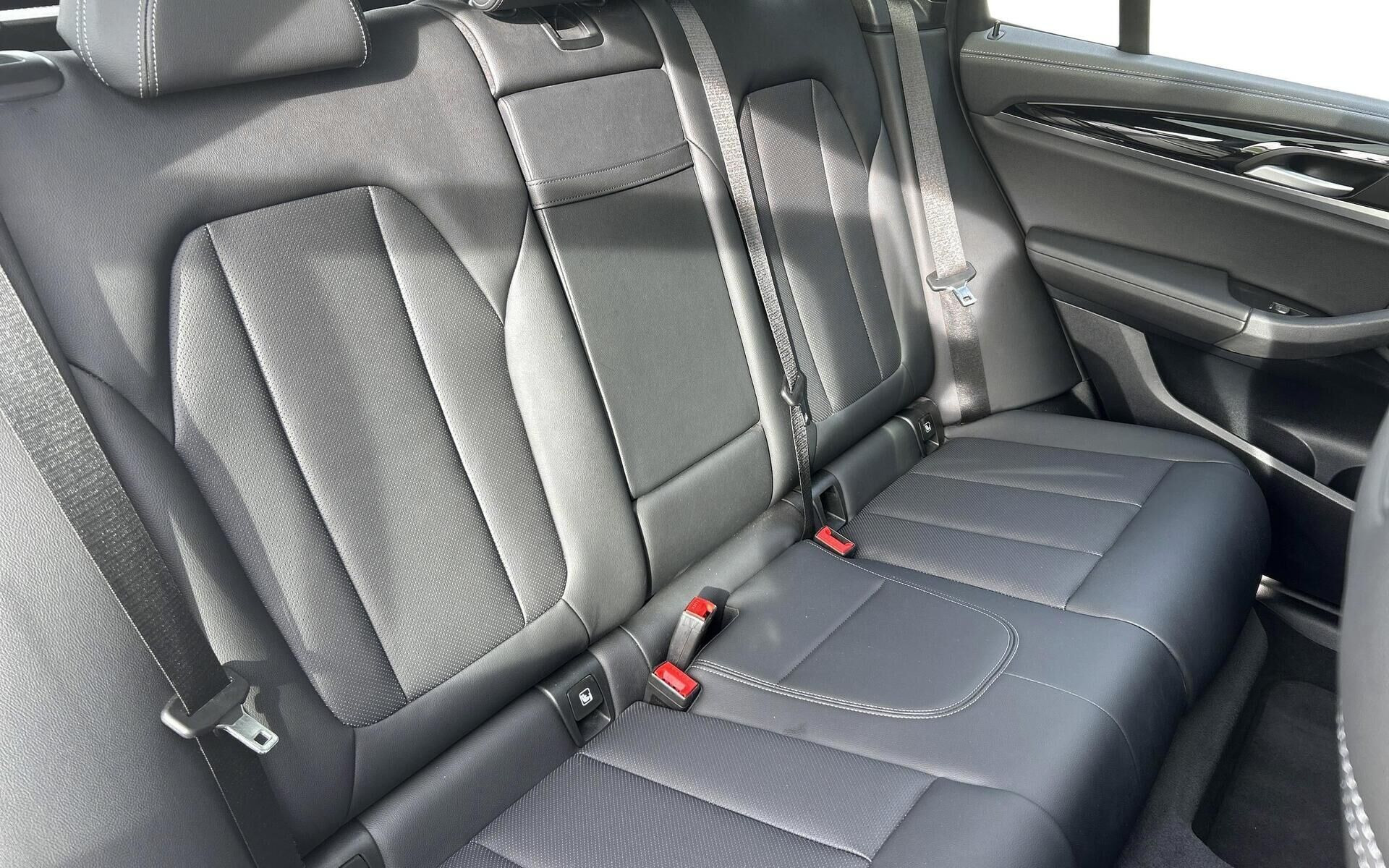 Hvid BMW iX3 fra 2022