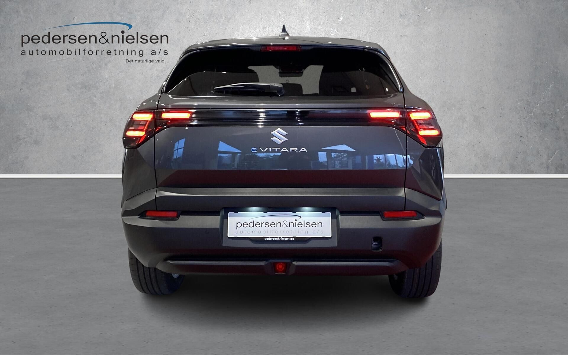 Grå Suzuki eVitara fra 2025