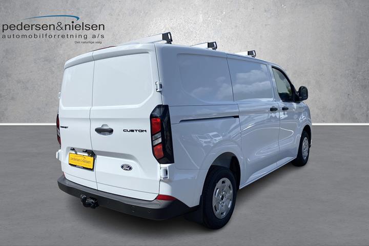 Hvid Ford Transit Custom fra 2025