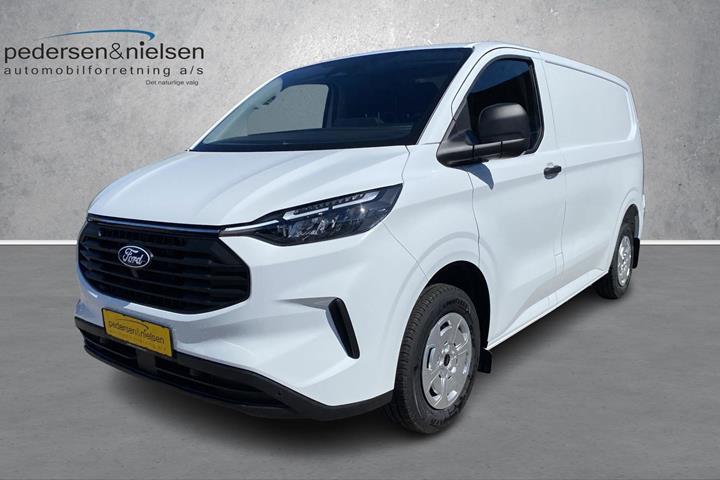Hvid Ford Transit Custom fra 2025 set udefra