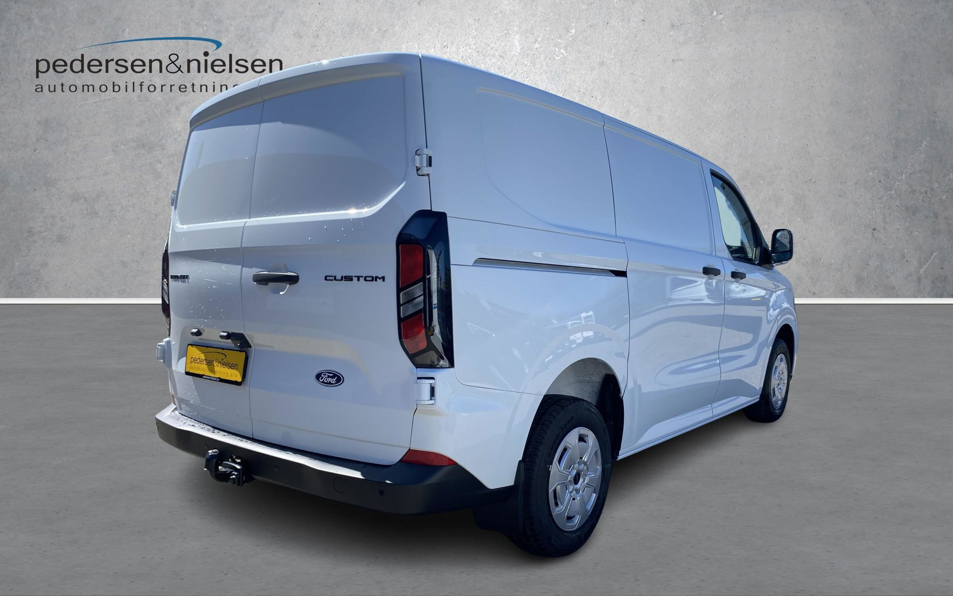 Hvid Ford Transit Custom fra 2025