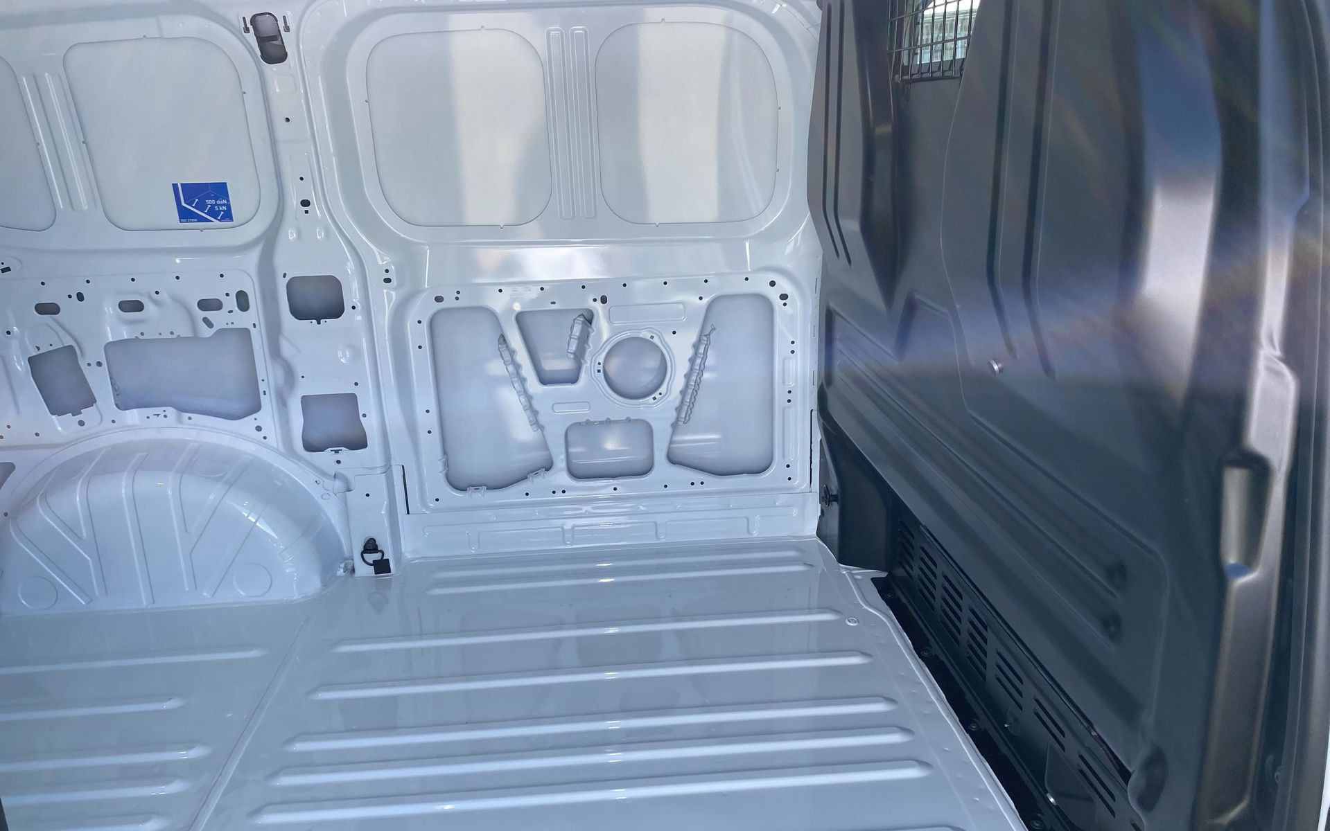 Hvid Ford Transit Custom fra 2025