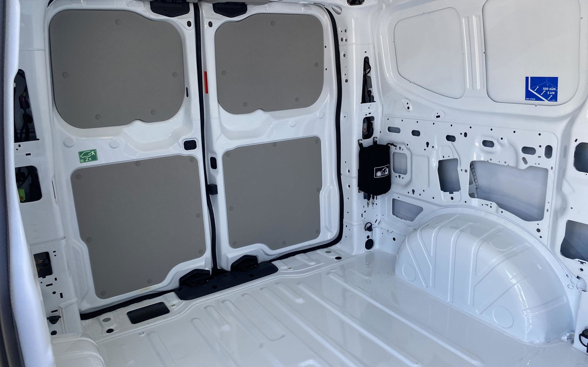 Hvid Ford Transit Custom fra 2025