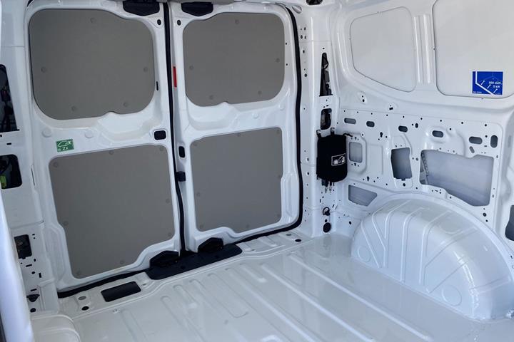 Hvid Ford Transit Custom fra 2025