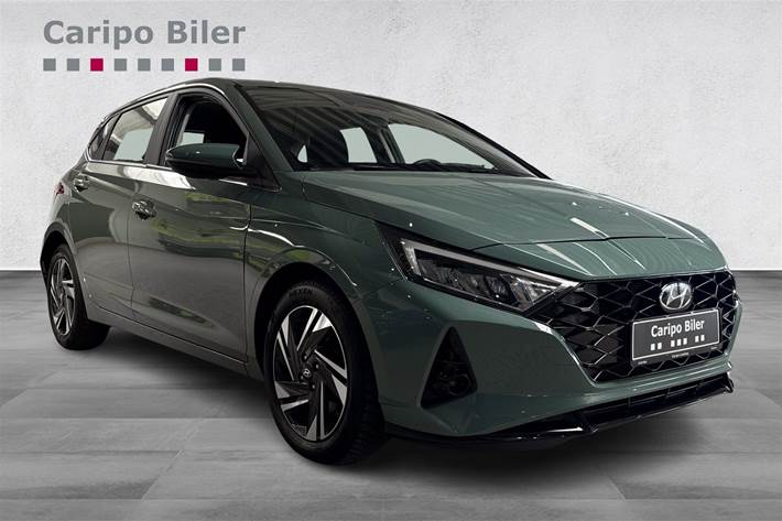 Grøn Hyundai i20 fra 2022 set udefra