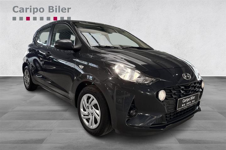Grå Hyundai i10 fra 2023 set udefra
