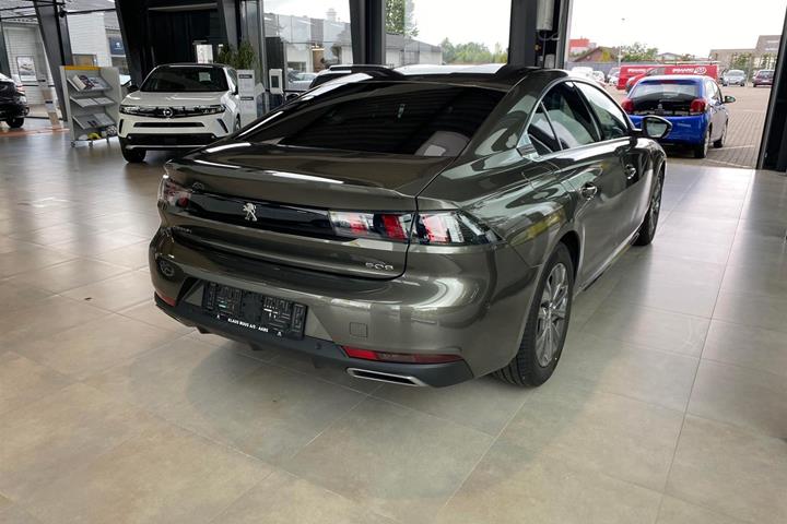 Grå Peugeot 508 fra 2021