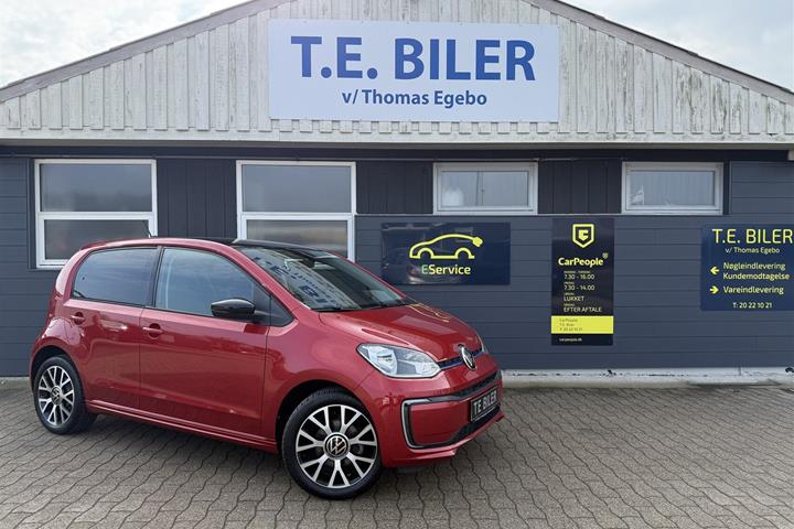 Rød VW e-up fra 2023 set udefra