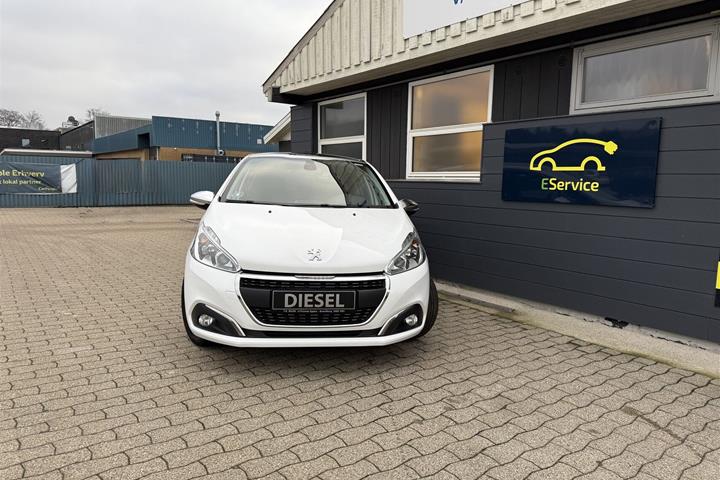 Hvid Peugeot 208 fra 2019
