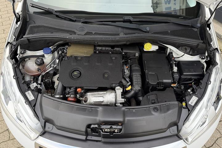 Hvid Peugeot 208 fra 2019