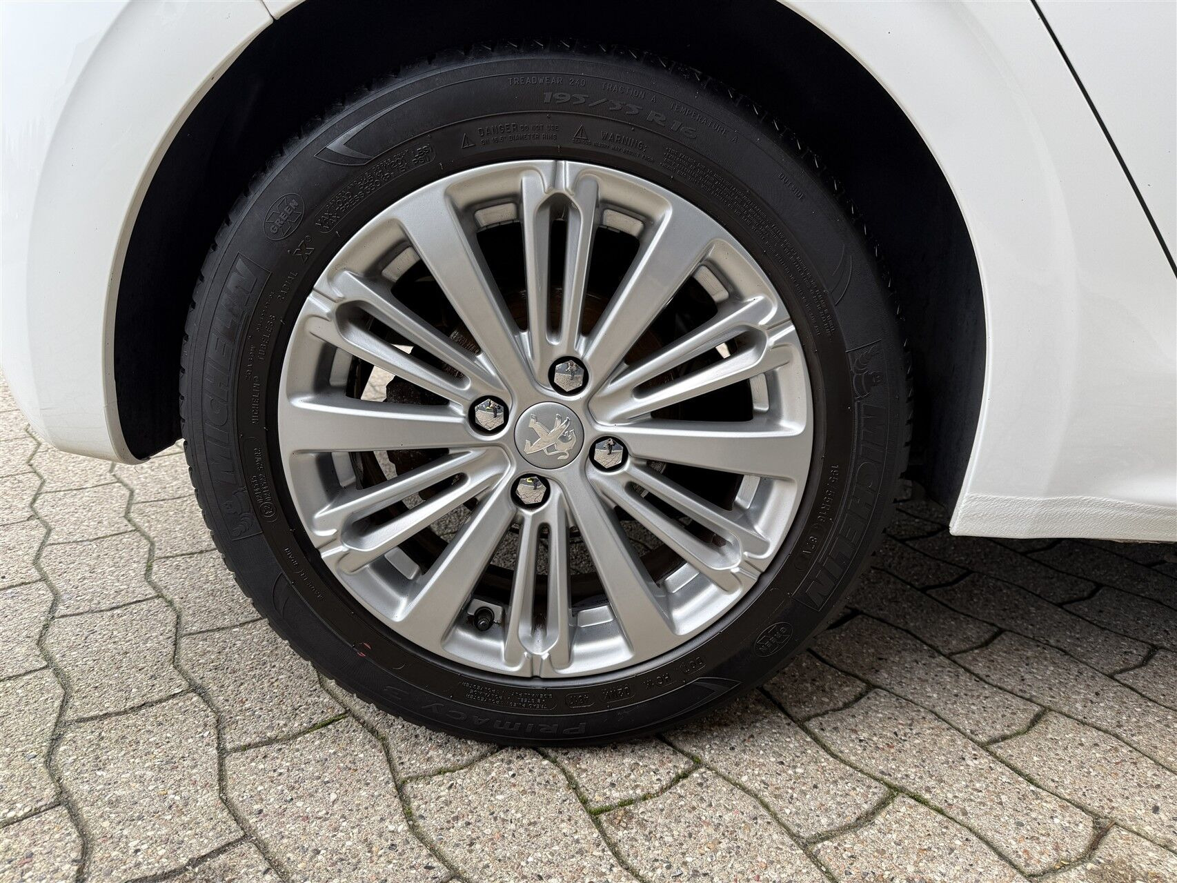 Hvid Peugeot 208 fra 2019