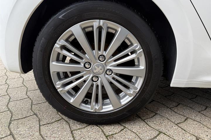 Hvid Peugeot 208 fra 2019