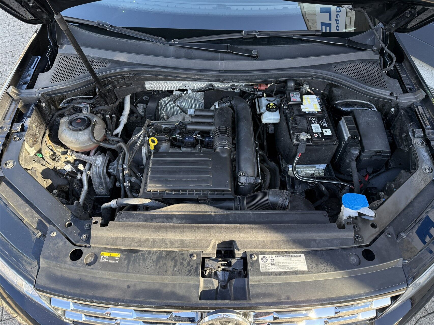 Sort VW Tiguan Allspace fra 2017 set udefra