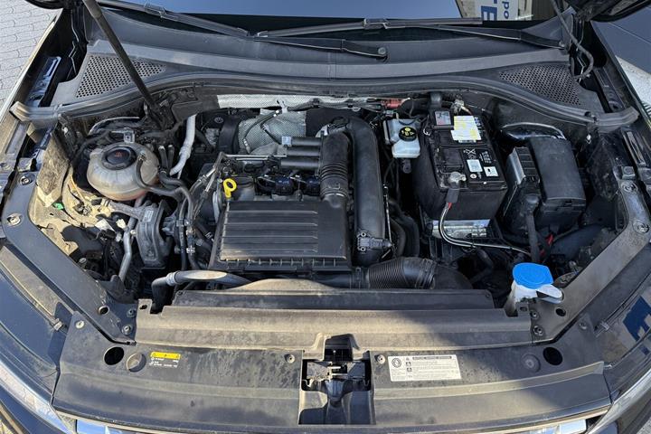 Sort VW Tiguan Allspace fra 2017 set udefra