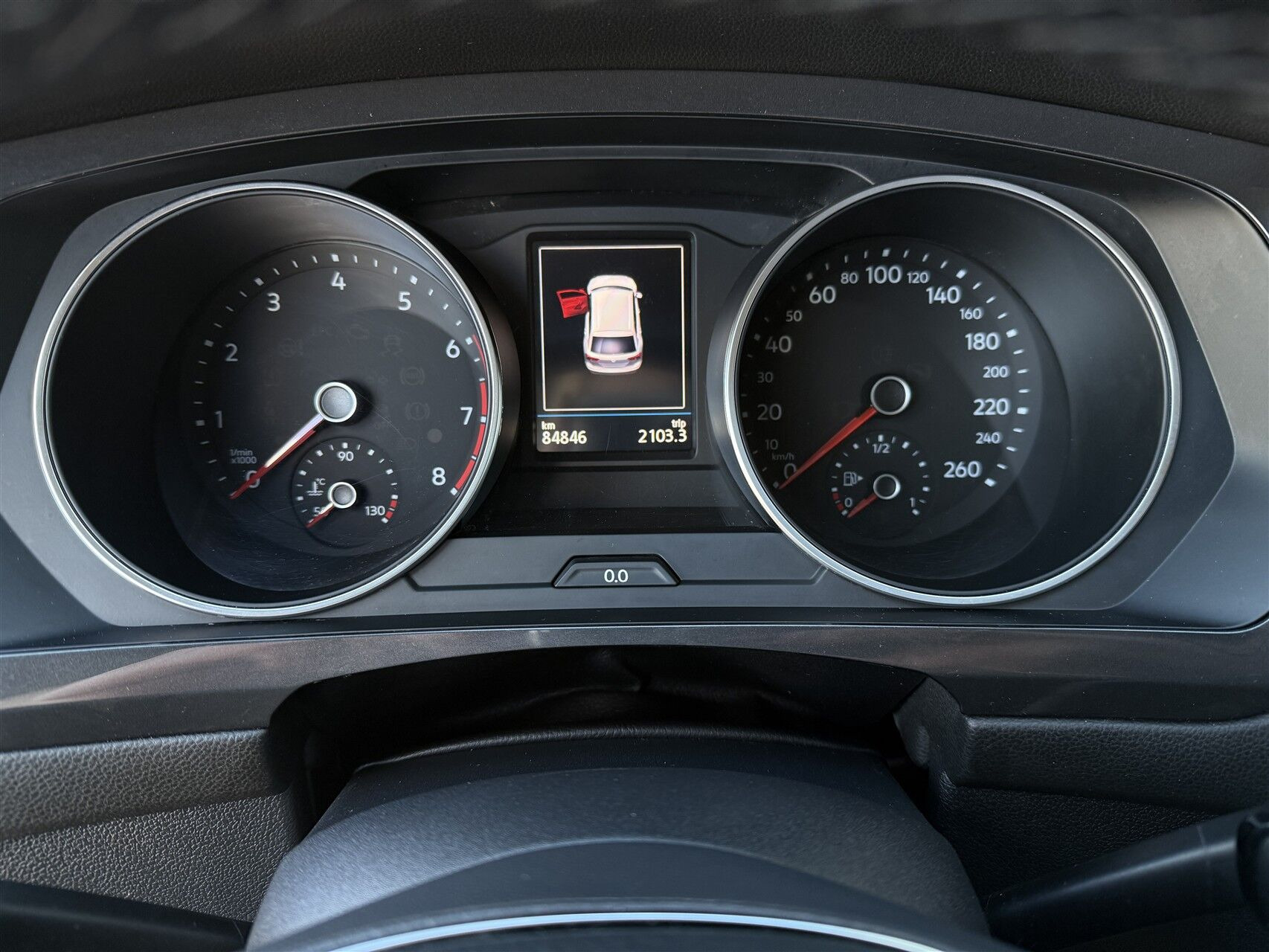 Sort VW Tiguan Allspace fra 2017 set indefra