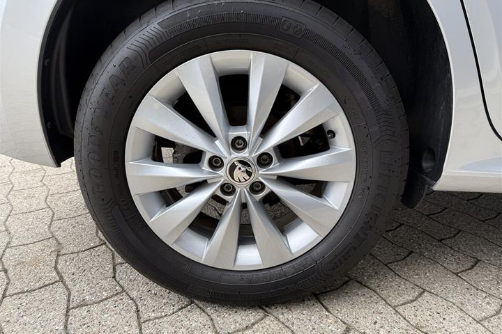 Sølv Skoda Kamiq fra 2022