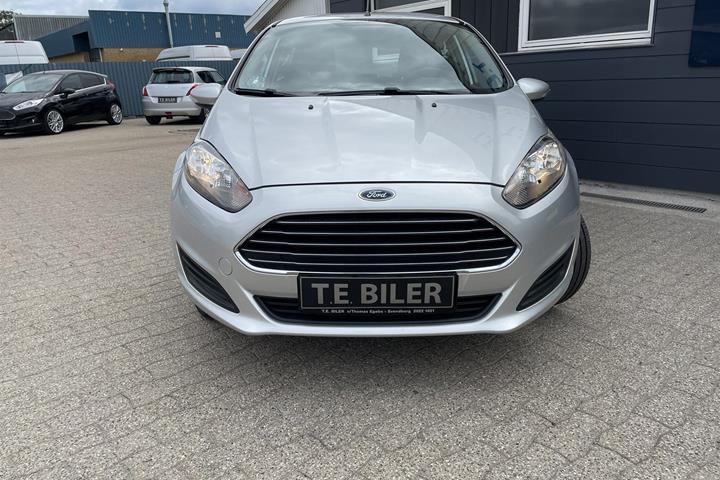 Sølv Ford Fiesta fra 2015