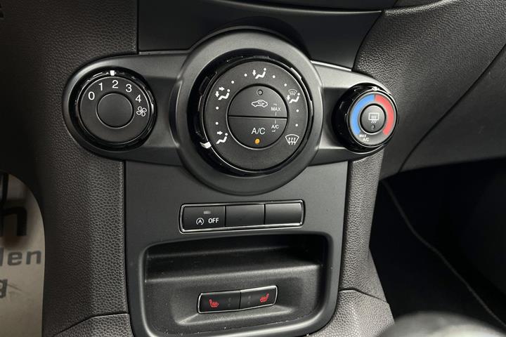 Sølv Ford Fiesta fra 2015