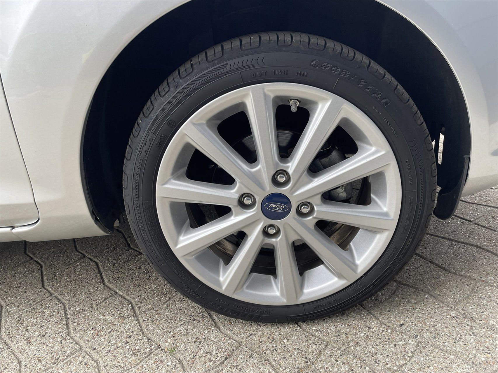 Sølv Ford Fiesta fra 2015