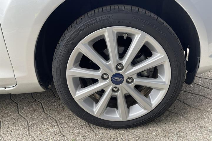 Sølv Ford Fiesta fra 2015