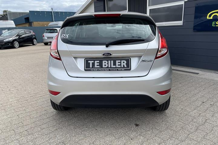 Sølv Ford Fiesta fra 2015