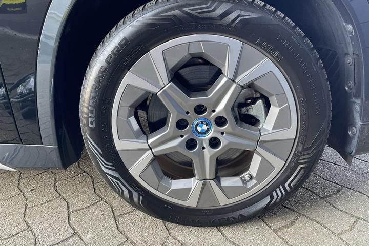 Sort BMW iX1 fra 2023