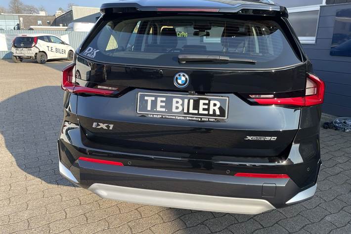 Sort BMW iX1 fra 2023