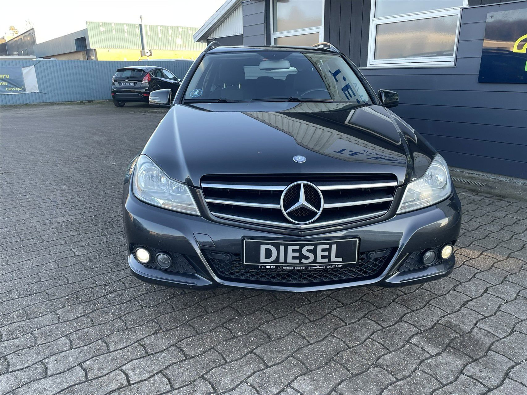 Grå Mercedes C200 d fra 2013