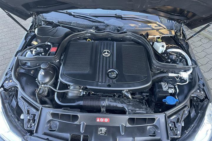Grå Mercedes C200 d fra 2013
