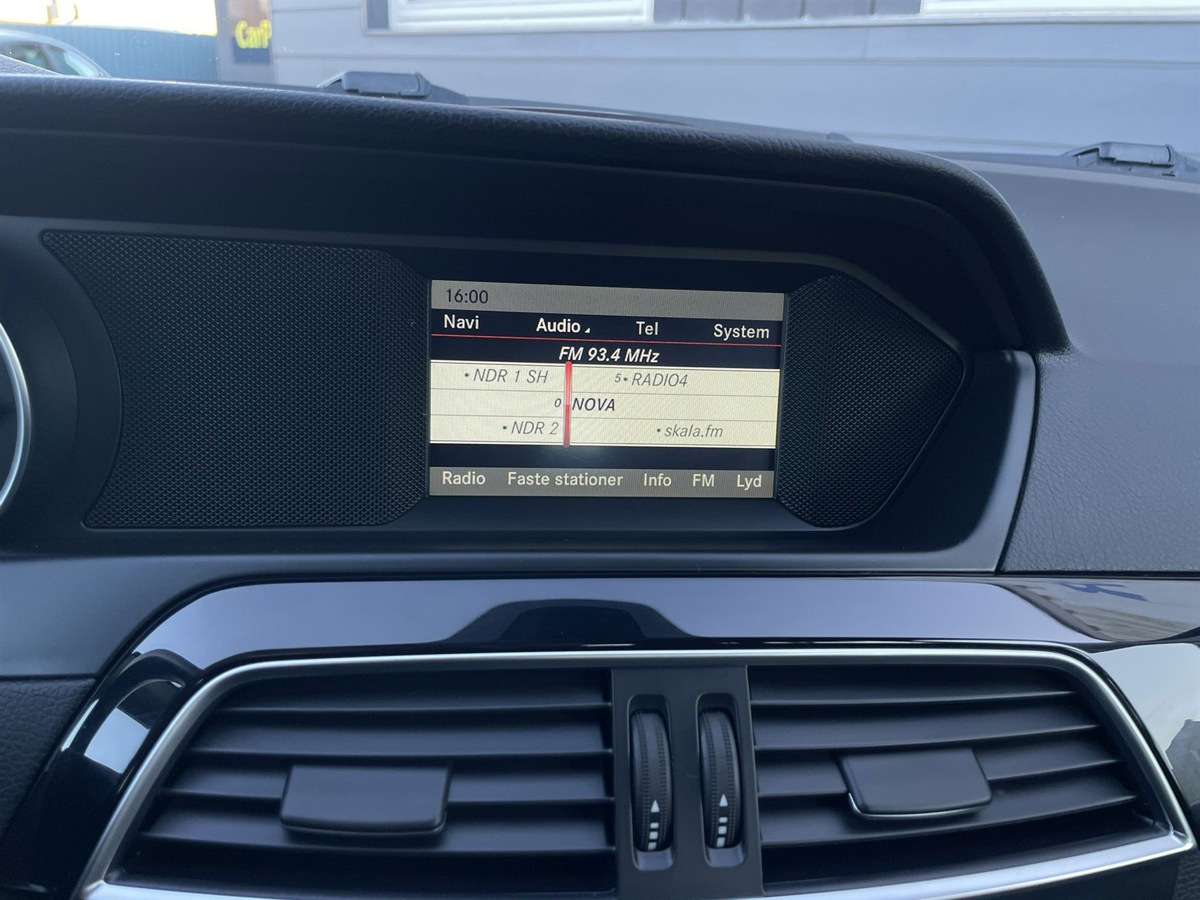 Grå Mercedes C200 d fra 2013