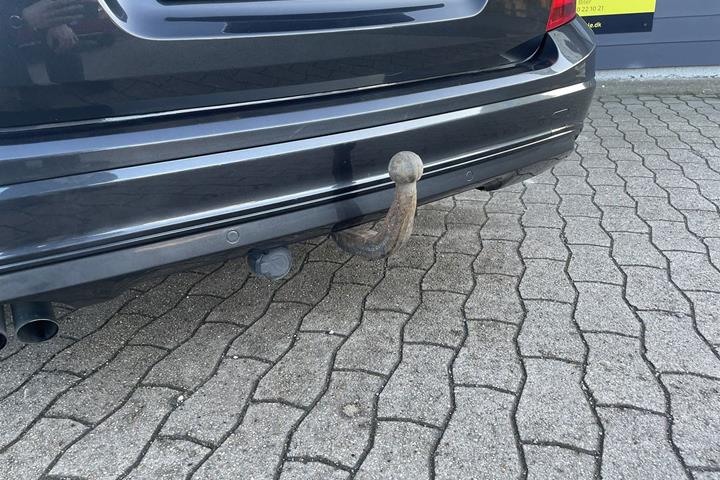 Grå Mercedes C200 d fra 2013