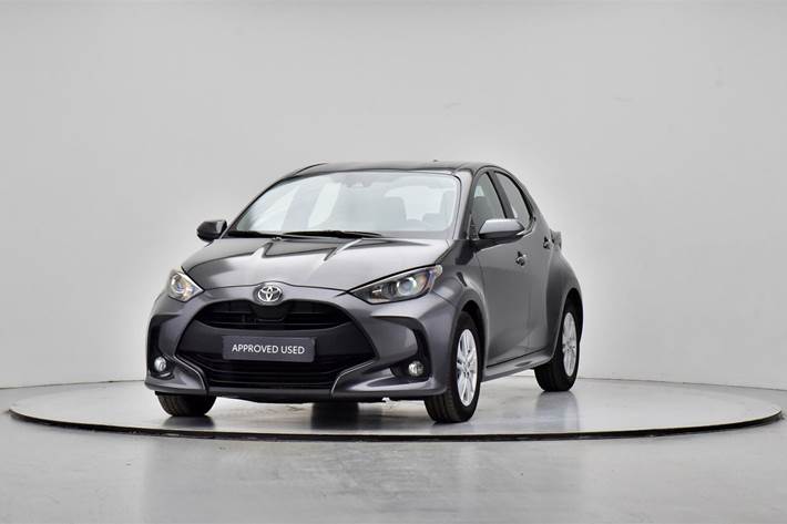 Sort Toyota Yaris fra 2022 set udefra
