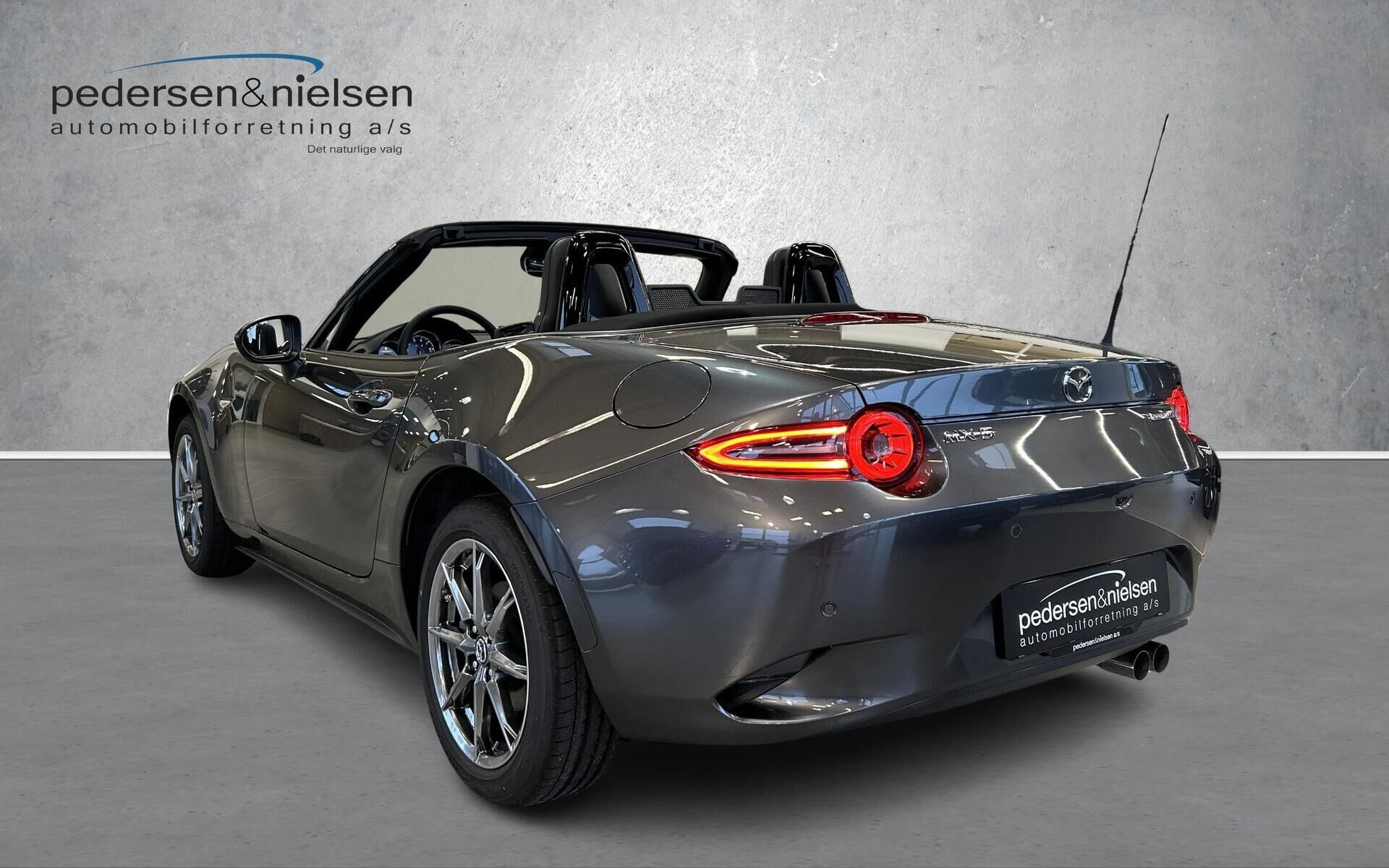 Grå Mazda MX-5 fra 2026
