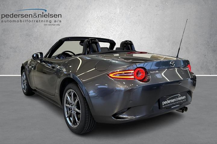 Grå Mazda MX-5 fra 2026