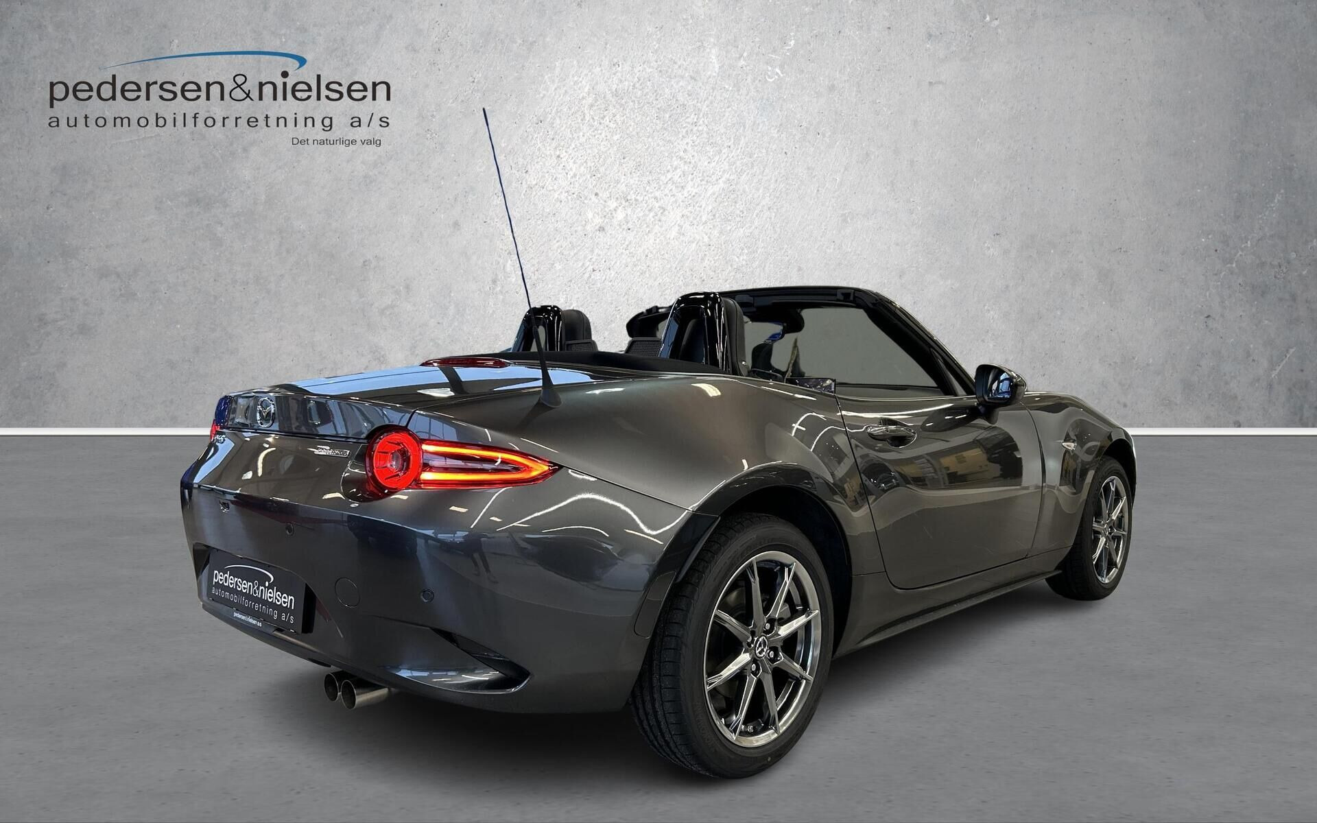 Grå Mazda MX-5 fra 2026