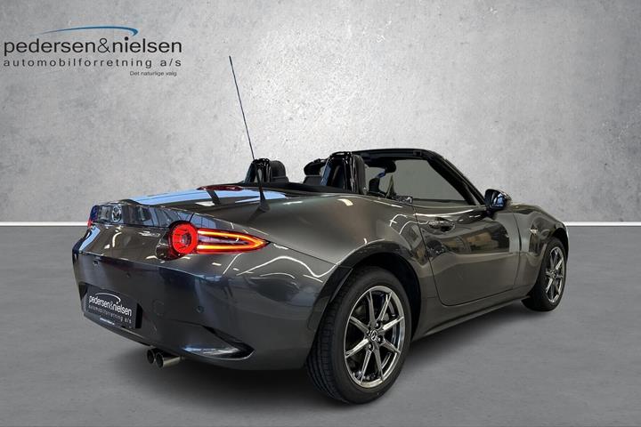 Grå Mazda MX-5 fra 2026