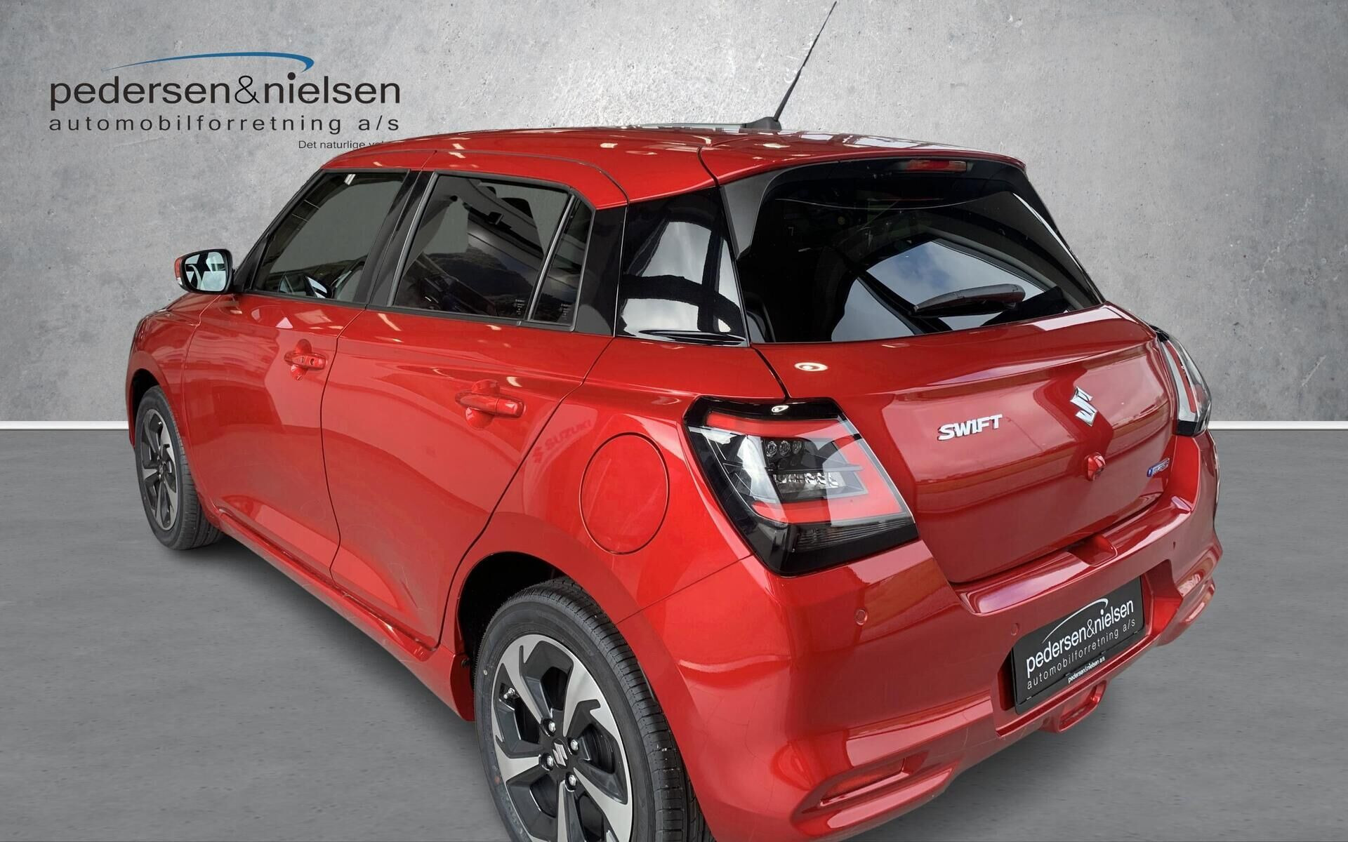 Rød Suzuki Swift fra 2025