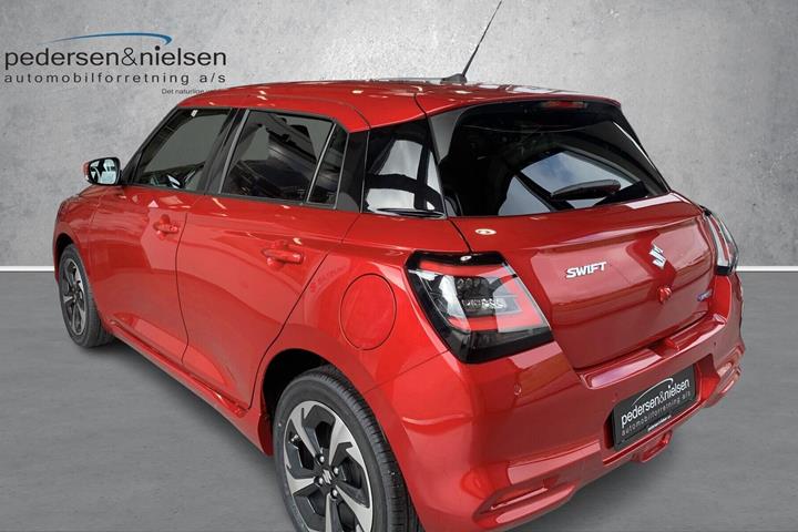 Rød Suzuki Swift fra 2025