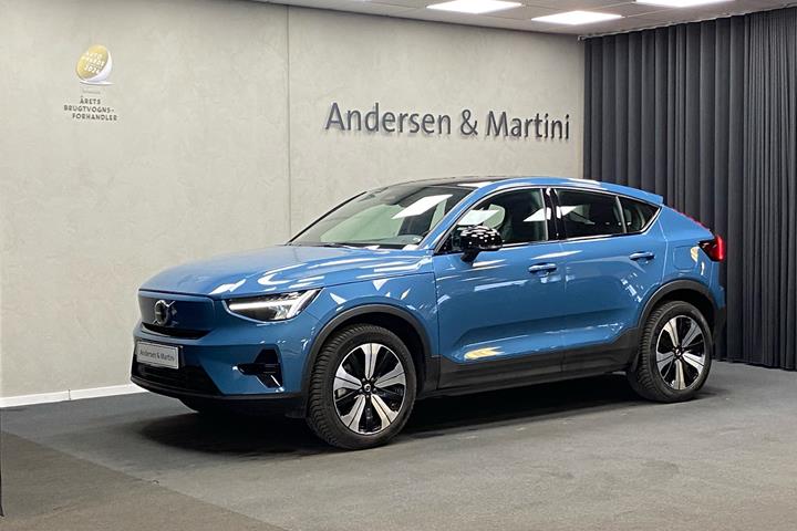 Blå Volvo C40 fra 2022 set udefra