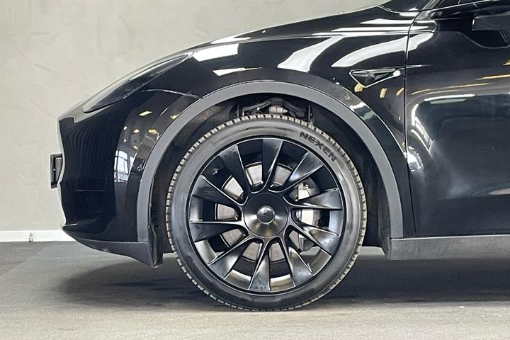Sort Tesla Model Y fra 2022