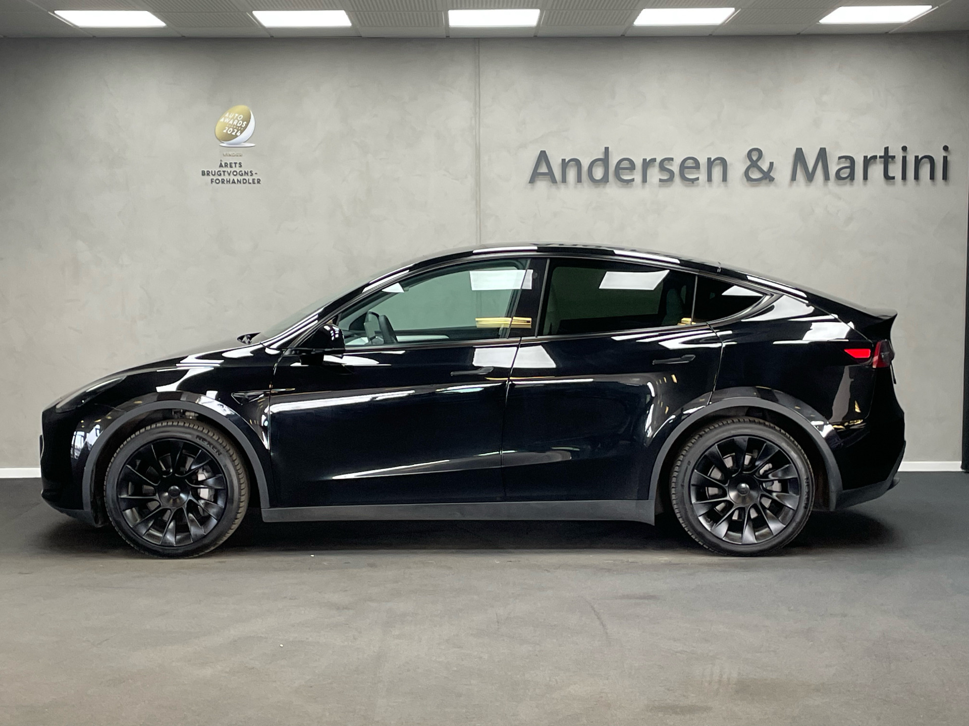 Sort Tesla Model Y fra 2022
