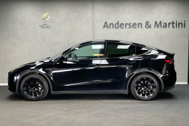 Sort Tesla Model Y fra 2022