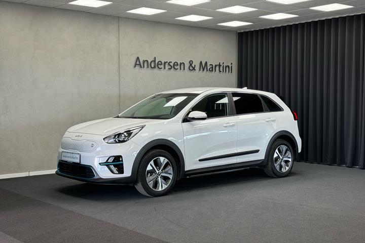 Hvid Kia e-Niro fra 2022 set udefra