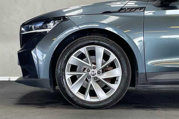 Grå Skoda Enyaq iV fra 2021