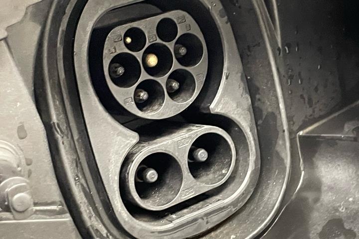 Grå Skoda Enyaq iV fra 2021