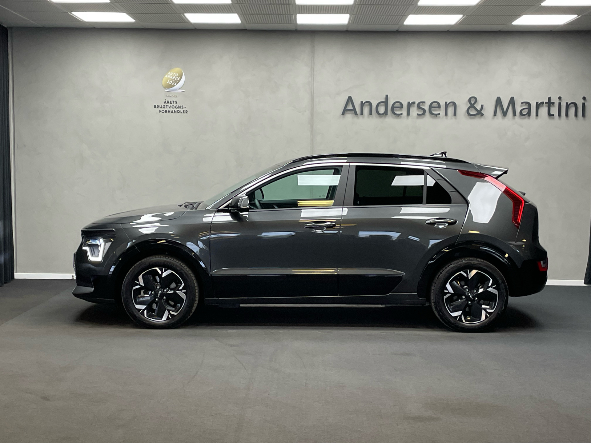 Grå Kia Niro EV fra 2023