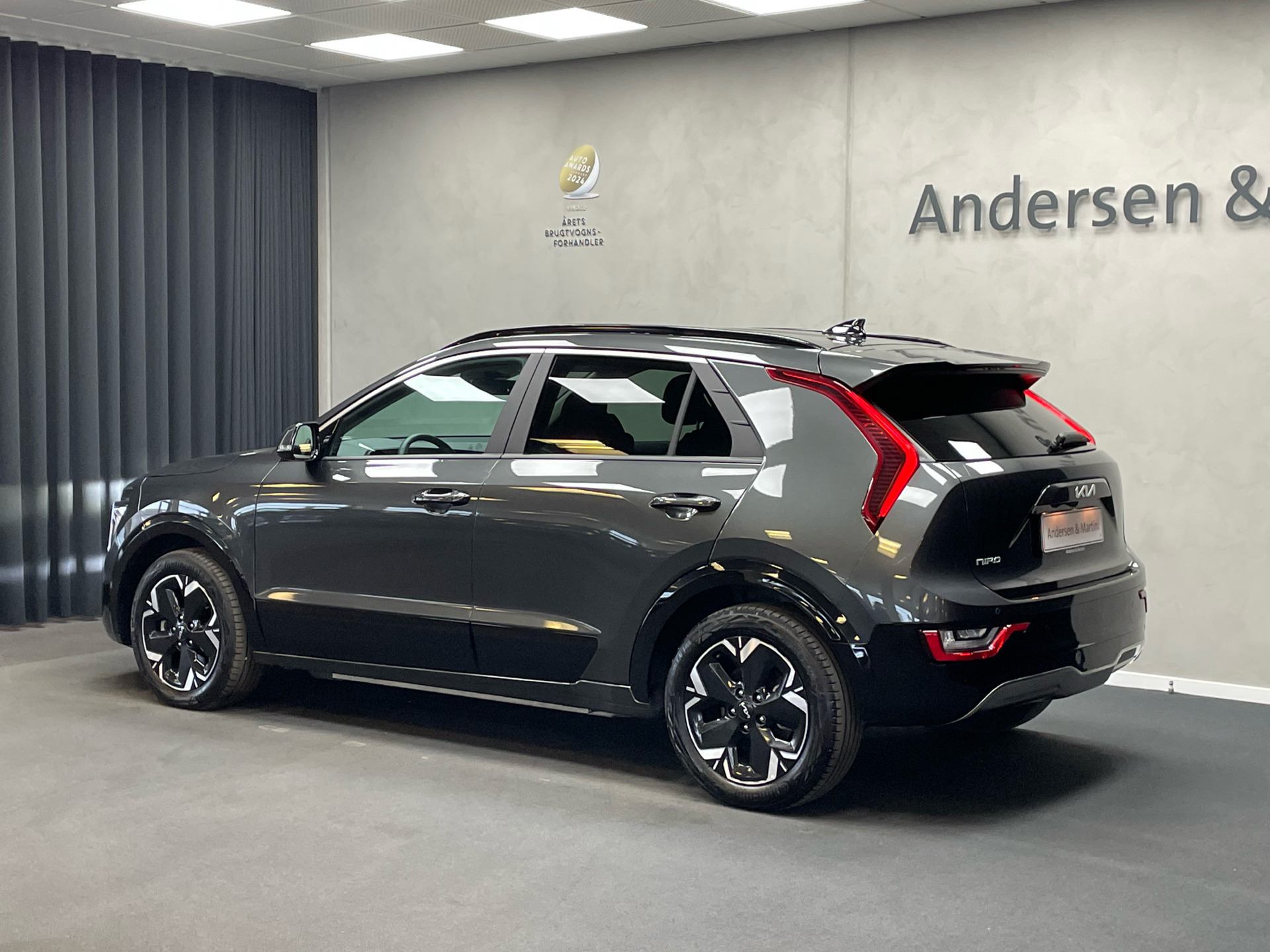 Grå Kia Niro EV fra 2023