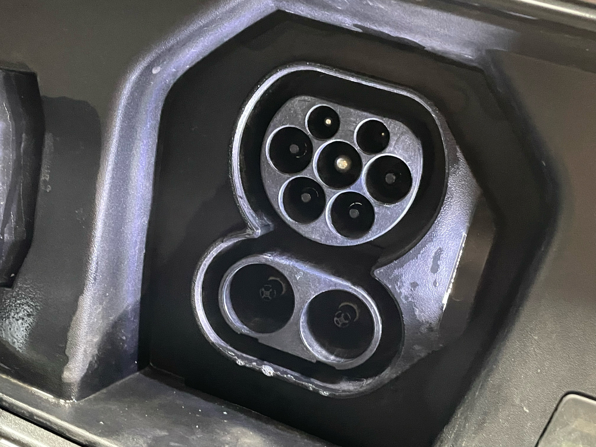 Grå Kia Niro EV fra 2023