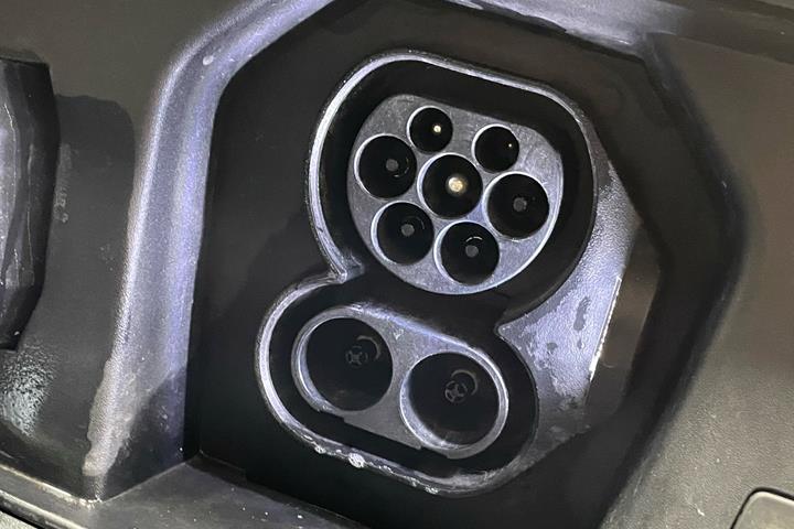 Grå Kia Niro EV fra 2023