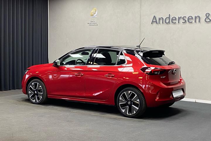 Rød Opel Corsa-e fra 2021